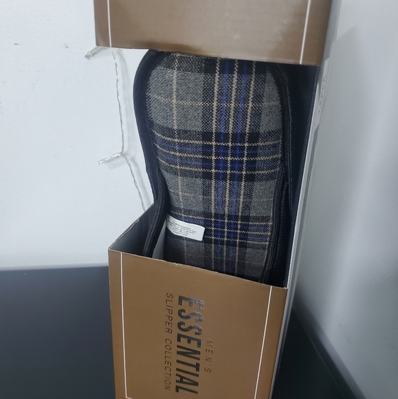 Men’s Essential Slipper Collection Brand new In Box size 10-11 Large - Picture 6 of 8